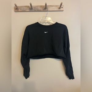 Cropped black Nike crew neck